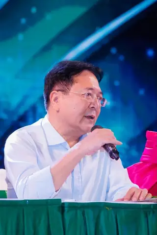 Kính Mắt Bị Khập Khiễng