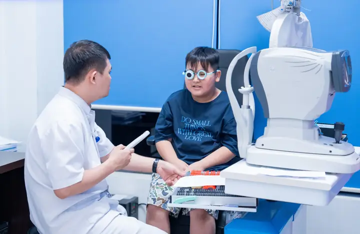 Kính Mắt Bị Lệch Độ Kính Mắt Bị Lệch Độ