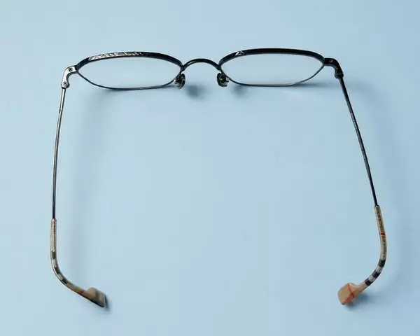Kính Mắt Bị Lệch Độ Kính Mắt Bị Lệch Độ