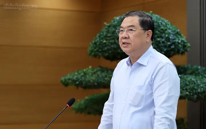Kính Mắt Bích Ngọc Tuyển Dụng