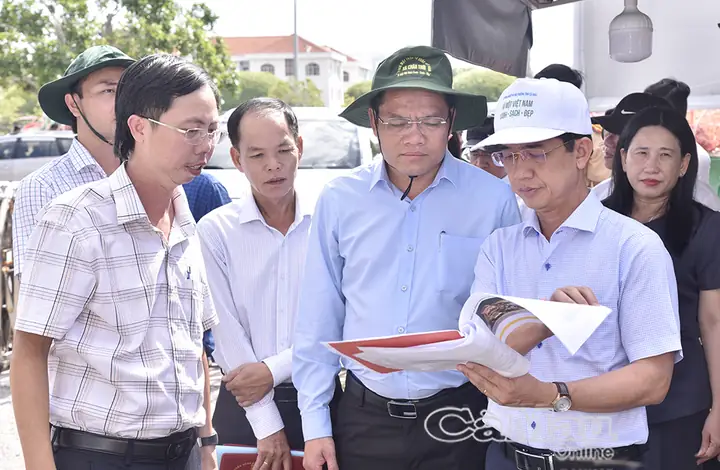 Kính Mắt Cầu Diễn Kính Mắt Cầu Diễn