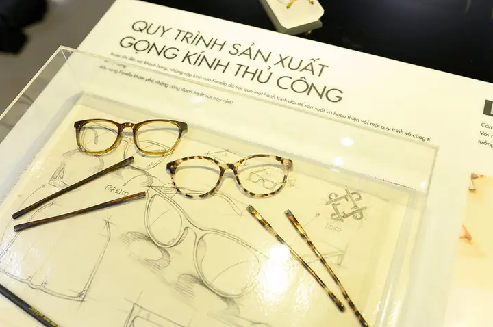 Kính Mắt Cầu Giấu