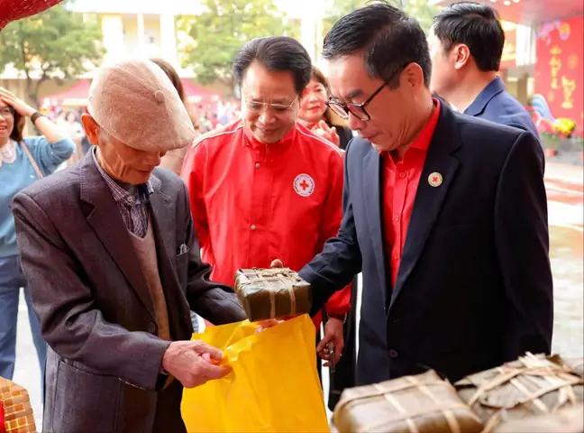 Kính Mắt Cầu Giấy Cầu Diễn Kính Mắt Cầu Giấy Cầu Diễn