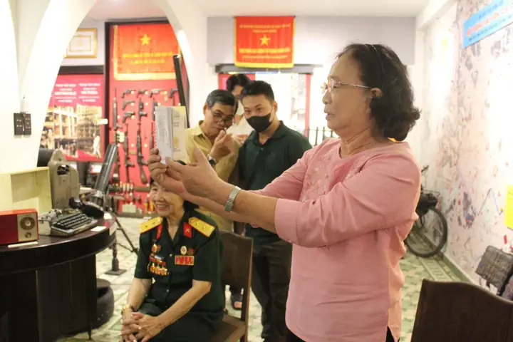 Kính Mắt Cho Người Già Hàng Ngoại