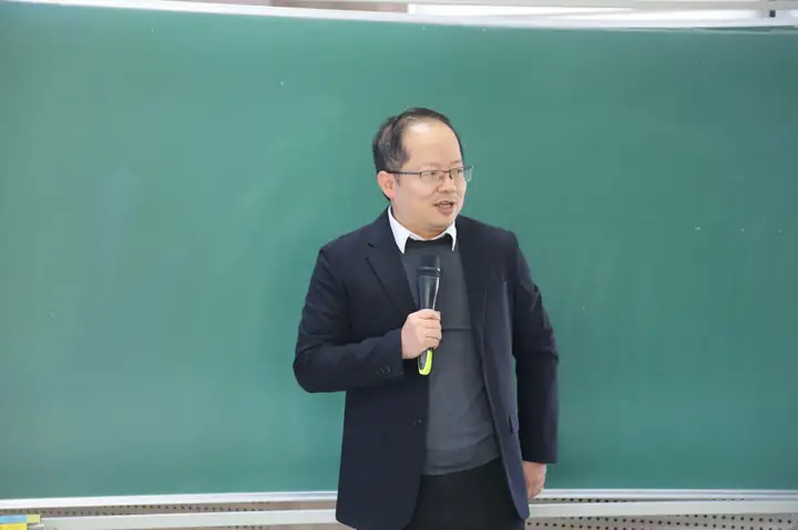 Kính Mắt Chụp Bài Thi