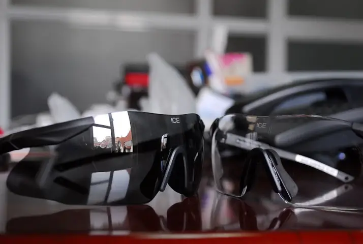 Kính Mắt Ess Ice