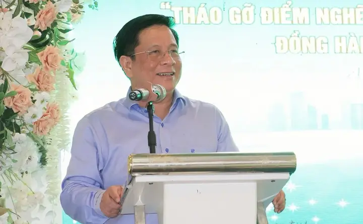Kính Mắt Hoàng Cương Kim Mã Kính Mắt Hoàng Cương Kim Mã