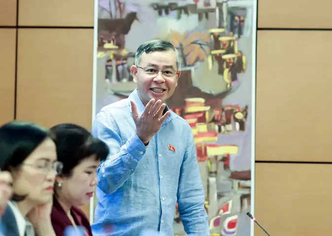 Kính Mắt Hoàng Cương Kim Mã Kính Mắt Hoàng Cương Kim Mã