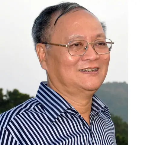 Kính Mắt Hoàng Đạo Thúy