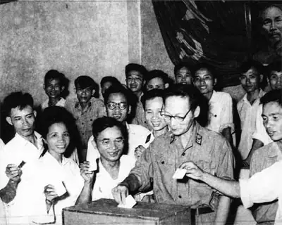 Kính Mắt Hoàng Đạo Thúy