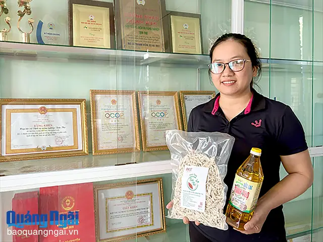 Kính Mắt Khung Lục Lăg