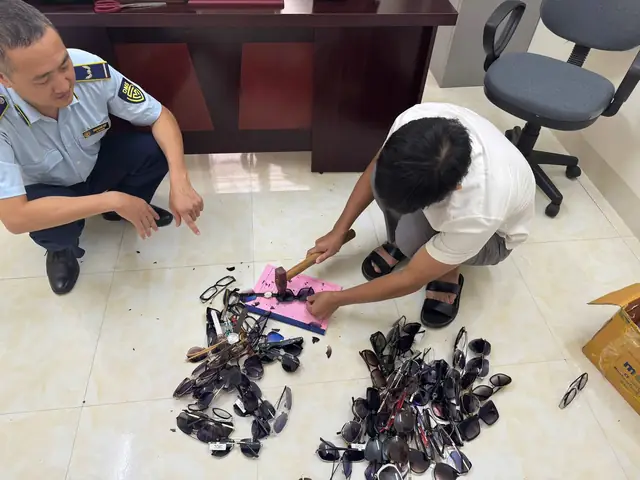 Kính Mắt Nam Hàng Thùng Kính Mắt Nam Hàng Thùng