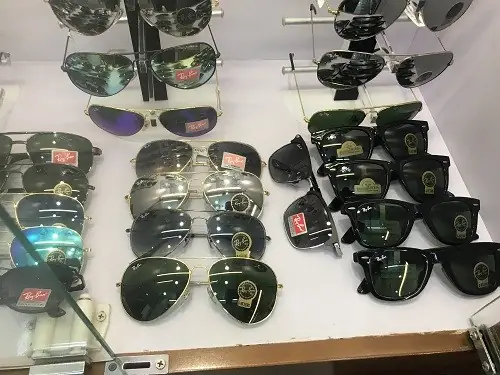 Kính Mắt Quang Hưng Bán Hàng Fake