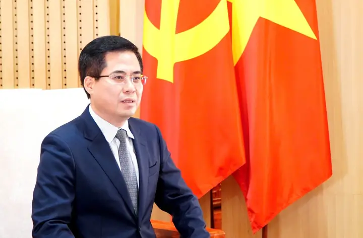 Kính Mắt Quang Nguyên