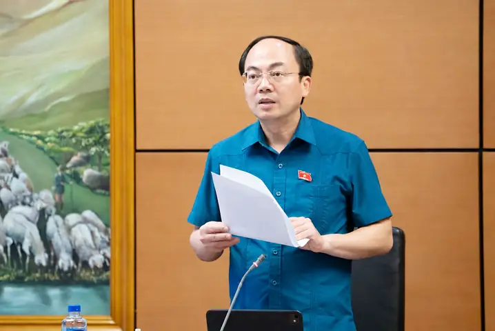 Kính Mắt Quang Nguyên