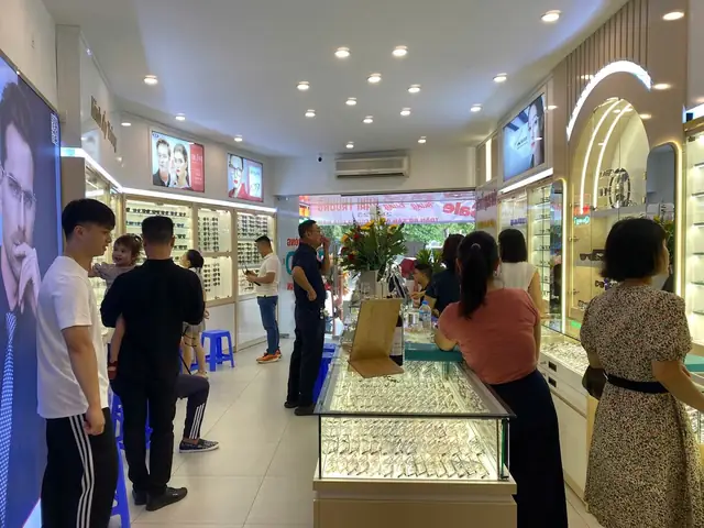 Kính Mắt Quang Thăng Trần Huy Liệu Kính Mắt Quang Thăng Trần Huy Liệu
