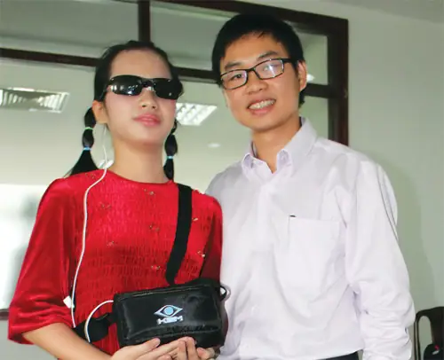 Kính Mắt Thần Cho Người Mù