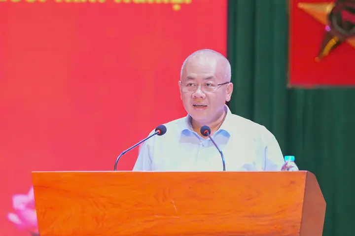 Kính Mắt Thanh Lịch Phố Đỗ Hành Kính Mắt Thanh Lịch Phố Đỗ Hành