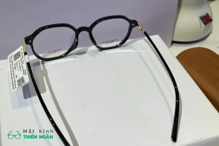Mắt Kính Benus