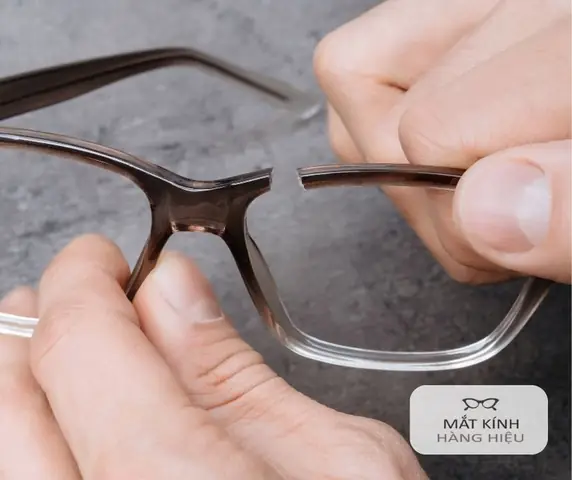 Mắt Kính Bị Gãy Gọng