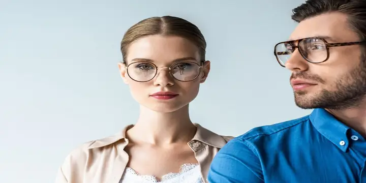 Mắt Kính Bị Lệch