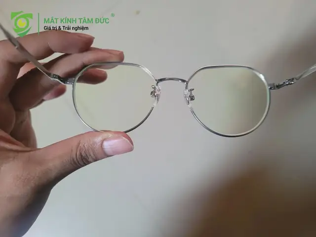 Mắt Kính Bị Ố Vàng Mắt Kính Bị Ố Vàng