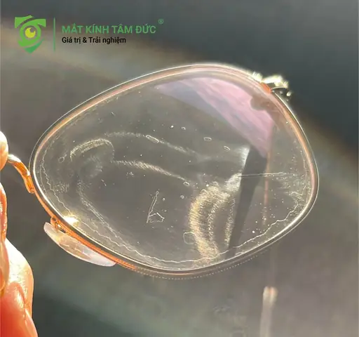 Mắt Kính Bị Vàng