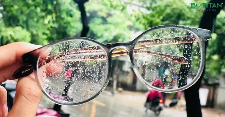 Mắt Kính Cận Chống Nước Mưa Mắt Kính Cận Chống Nước Mưa