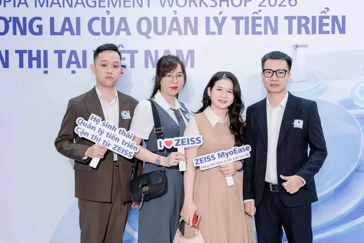Mắt Kính Cận Của Pháp