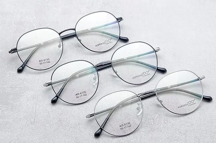 Mắt Kính Cận Giá Rẻ Mắt Kính Cận Giá Rẻ