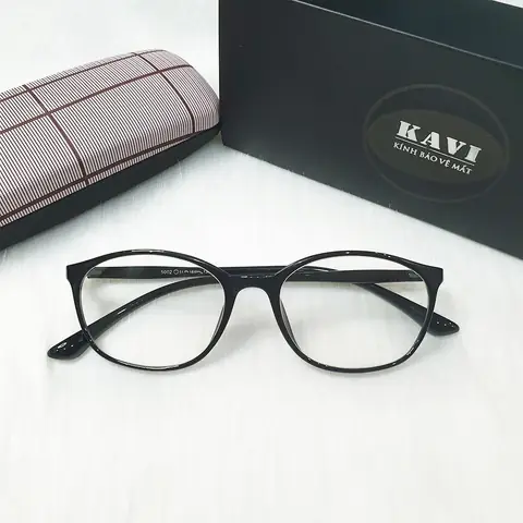 Mắt Kính Cận Màu