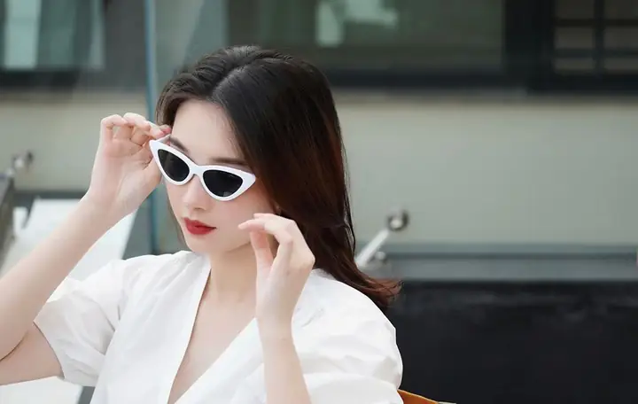 Mắt Kính Đi Du Lịch