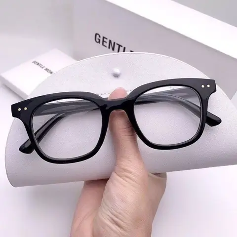 Mắt Kính Giả Cận