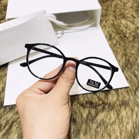 Mắt Kính Gọng Tròn Màu Đen