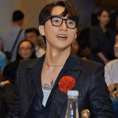 Mắt Kính Gucci Sơn Tùng