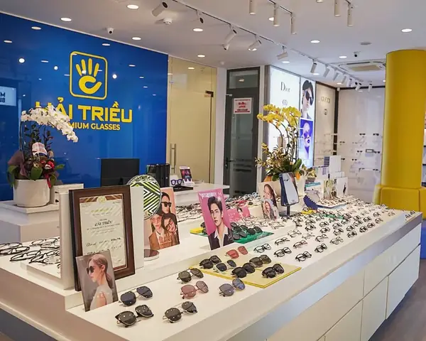 Mắt Kính Hải