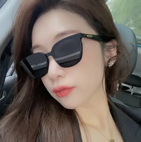 Mắt Kính Hiệu Gentle Monster