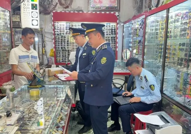 Mắt Kính Hiệu Hàng Si