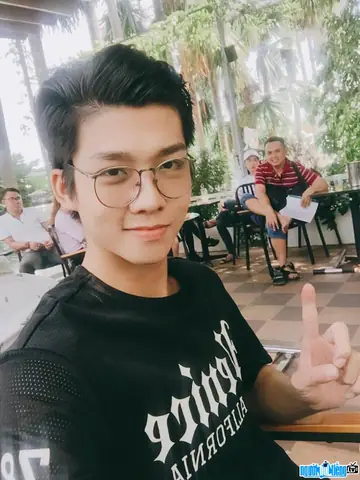 Mắt Kính Hoàng Sơn Mắt Kính Hoàng Sơn