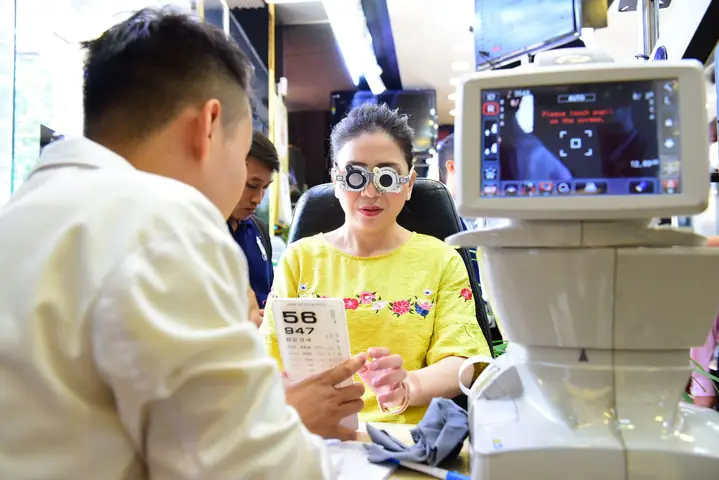 Mắt Kính Mười Mắt Kính Mười