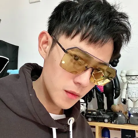Mắt Kính Siêu Cấp