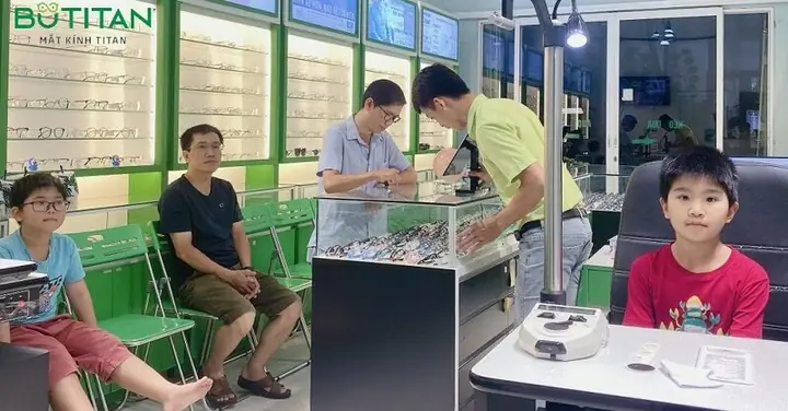 Mắt Kính Titan Hồ Chí Minh