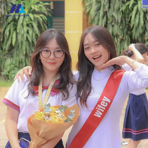 Mắt Kính Trưng Vương