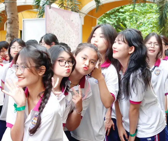 Mắt Kính Trưng Vương