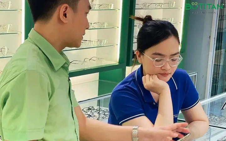 Mắt Viễn Thị Phải Đeo Kính