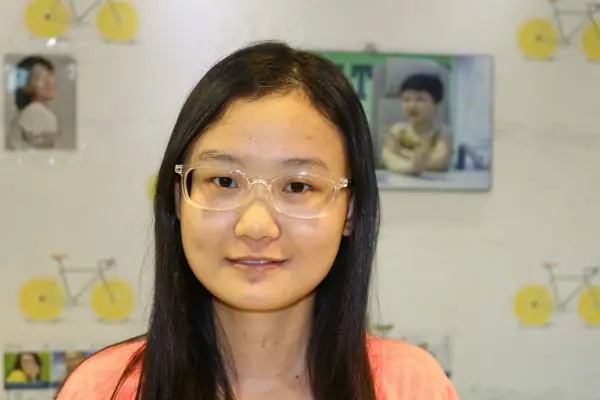 Mắt Xấu Khi Đeo Kính Cận