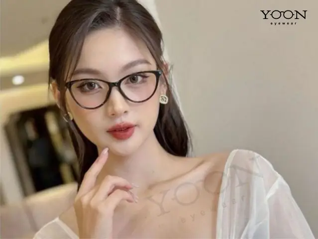 Mắt Xếch Nên Đeo Kính Gì