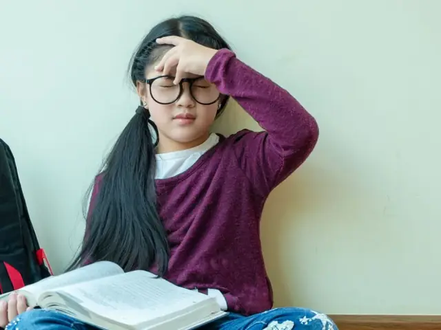Mỏi Mắt Khi Đeo Kính