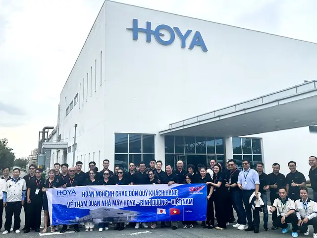 Nhà Máy Sản Xuất Mắt Kính