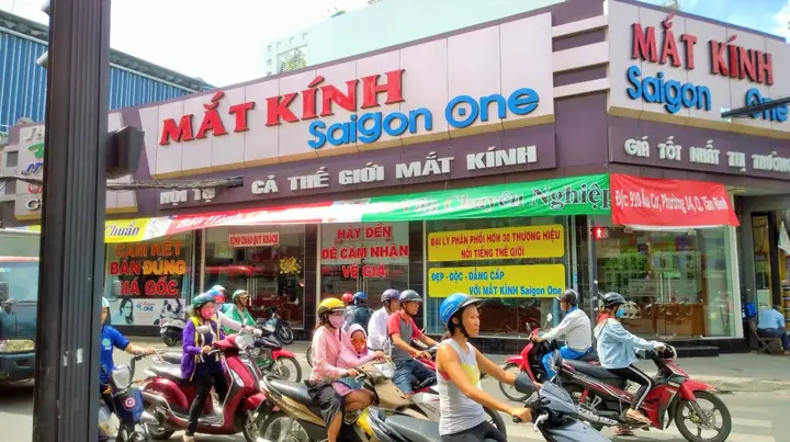 Top Mắt Kính